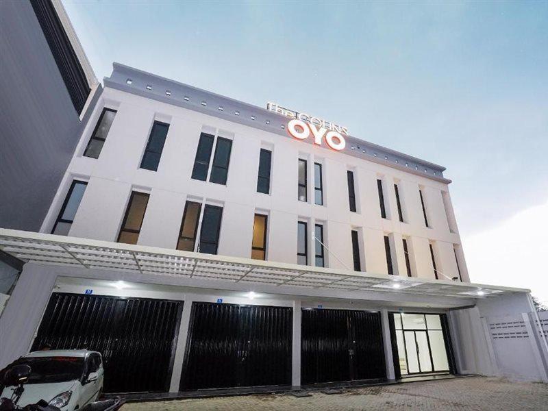Super Oyo Capital O 449 The Colins Hotel Keputih Bagian luar foto