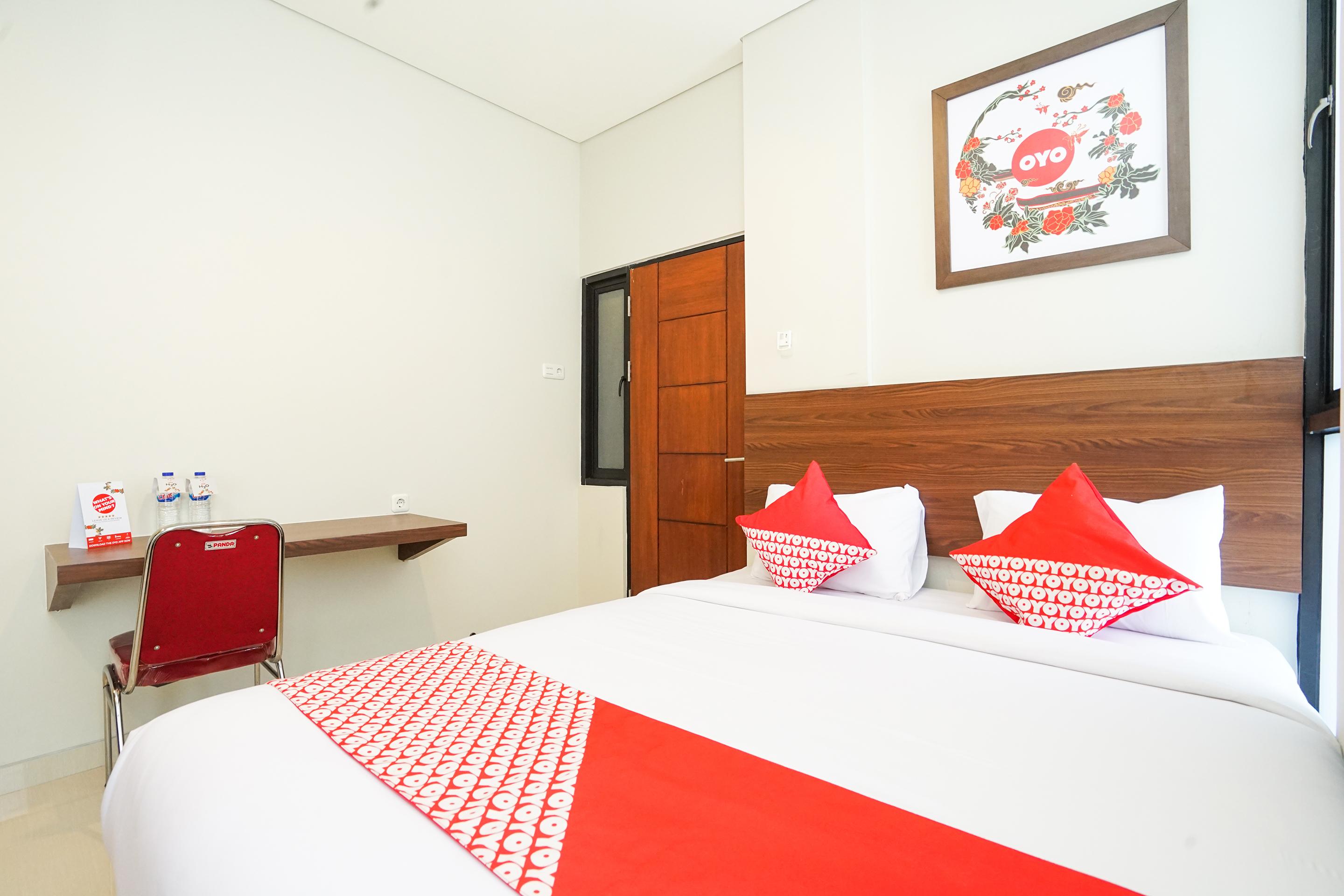 Super Oyo Capital O 449 The Colins Hotel Keputih Bagian luar foto