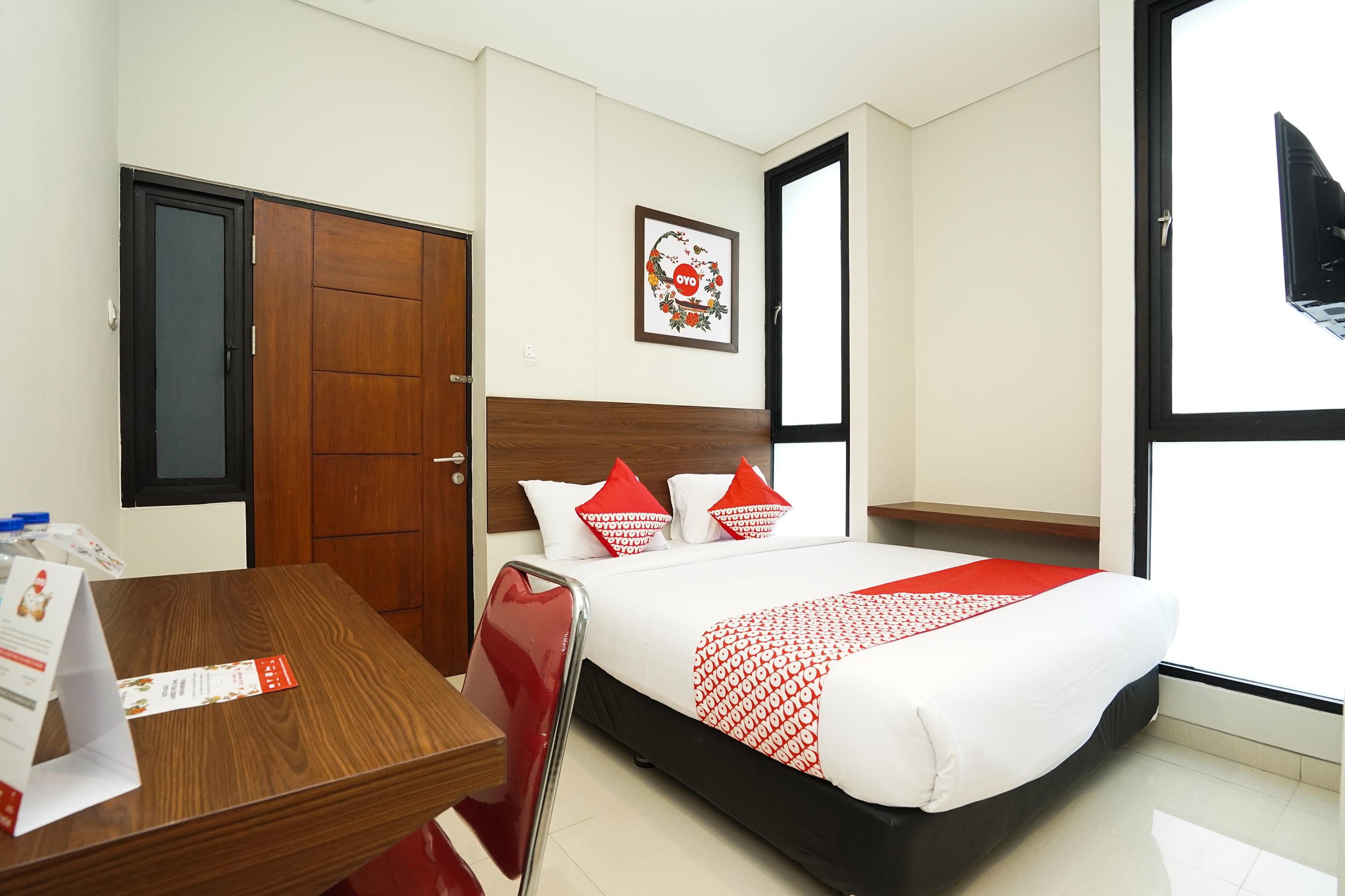 Super Oyo Capital O 449 The Colins Hotel Keputih Bagian luar foto