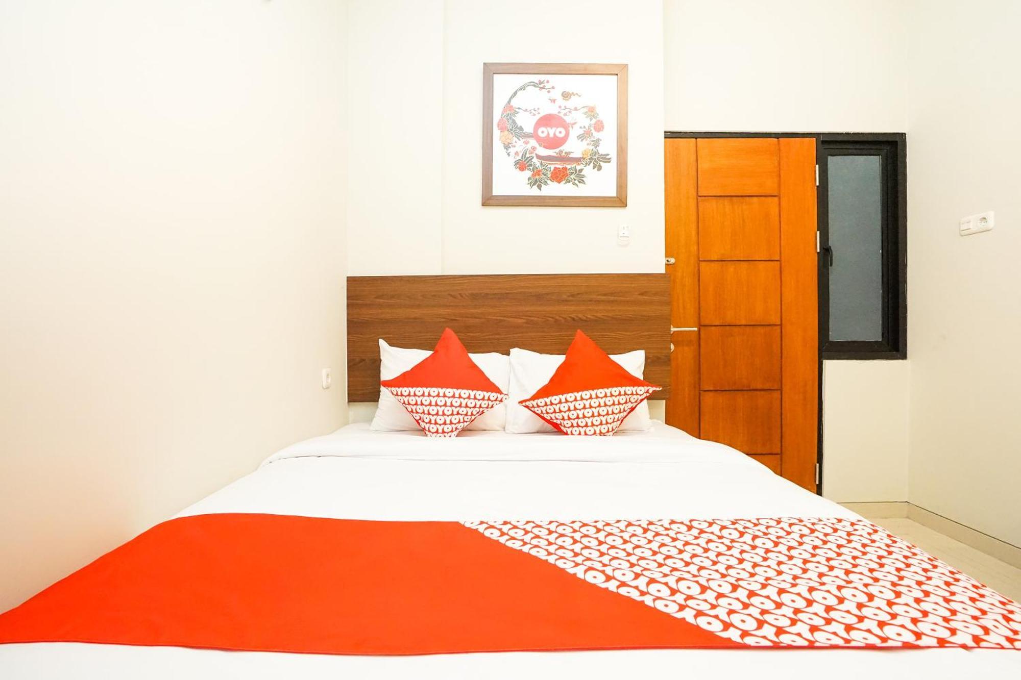 Super Oyo Capital O 449 The Colins Hotel Keputih Bagian luar foto