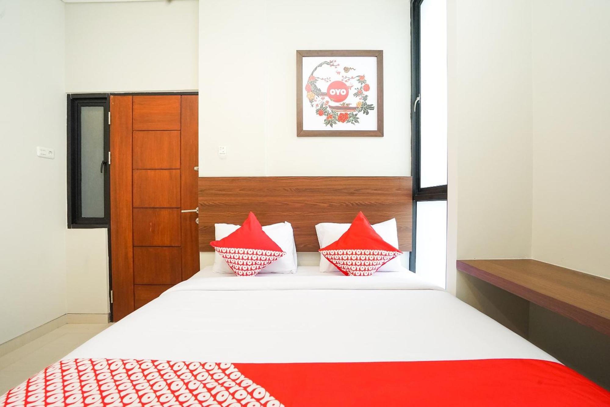 Super Oyo Capital O 449 The Colins Hotel Keputih Bagian luar foto