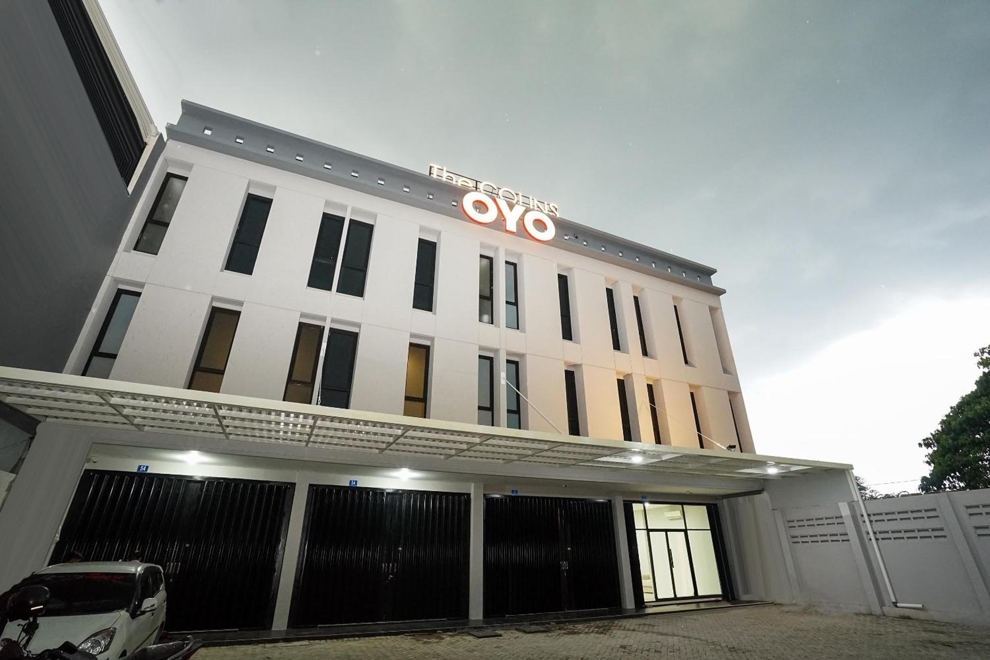 Super Oyo Capital O 449 The Colins Hotel Keputih Bagian luar foto