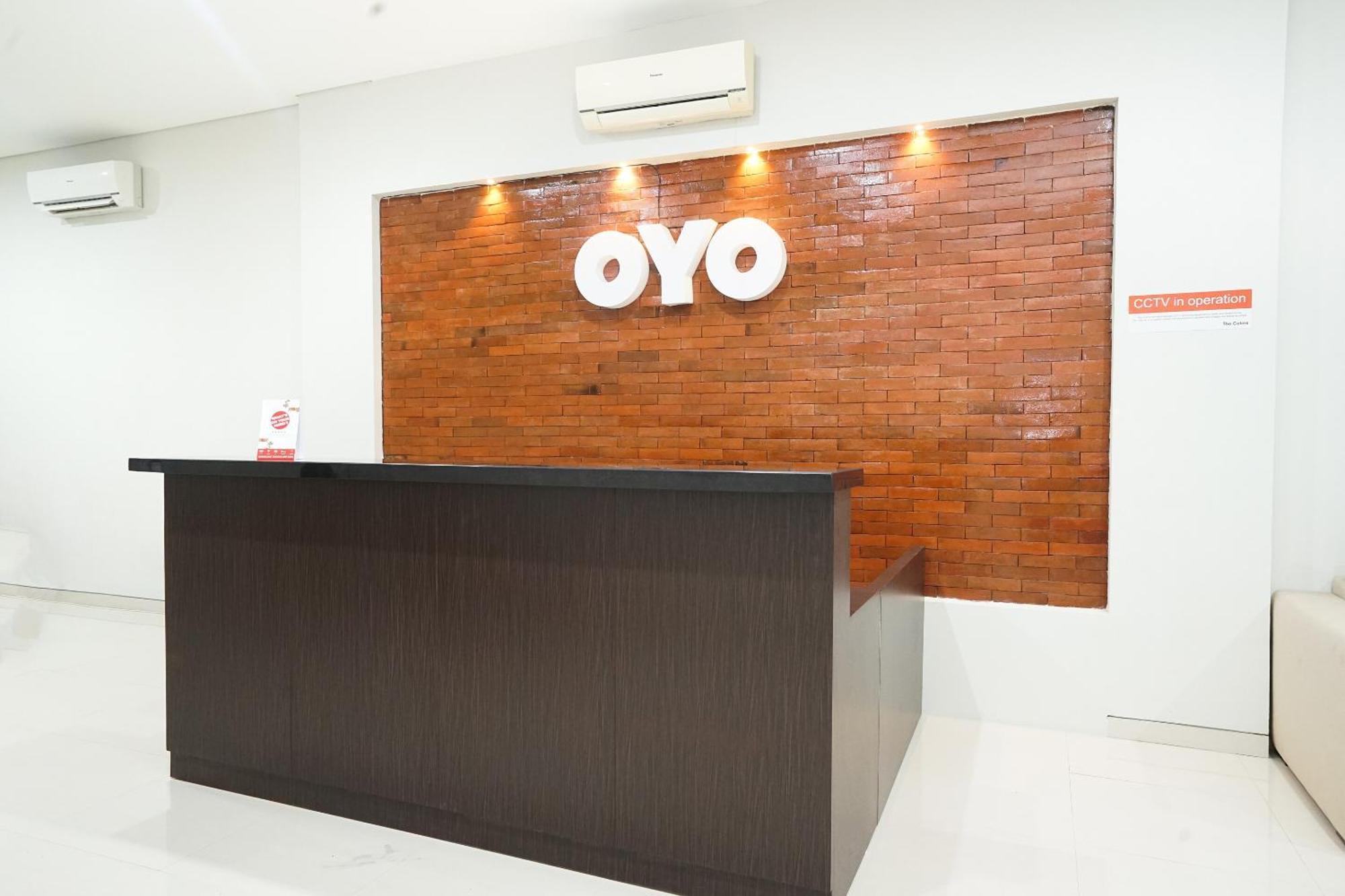 Super Oyo Capital O 449 The Colins Hotel Keputih Bagian luar foto