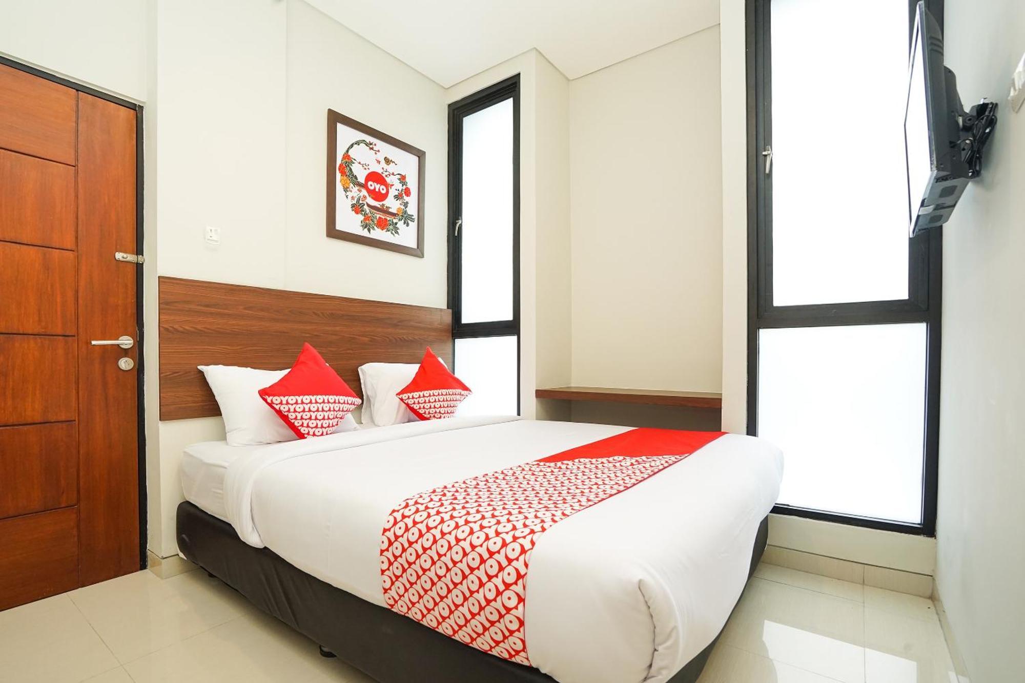 Super Oyo Capital O 449 The Colins Hotel Keputih Bagian luar foto